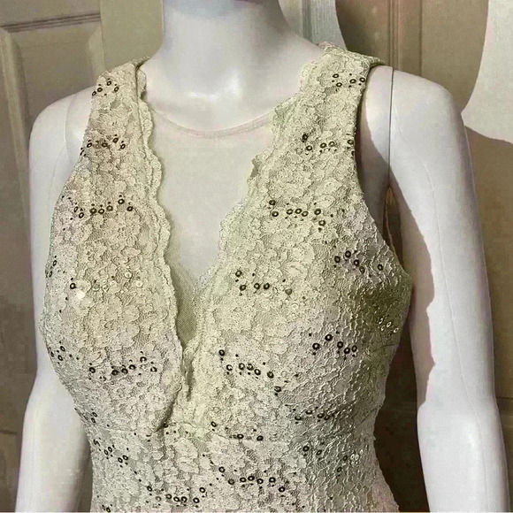 Nightway NW Womens Sleeveless Cocktail Dress Sequins Floral Sheath Mesh Size 10P - Picture 6 of 9